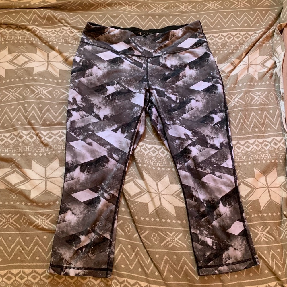 Patterned Capri Leggings